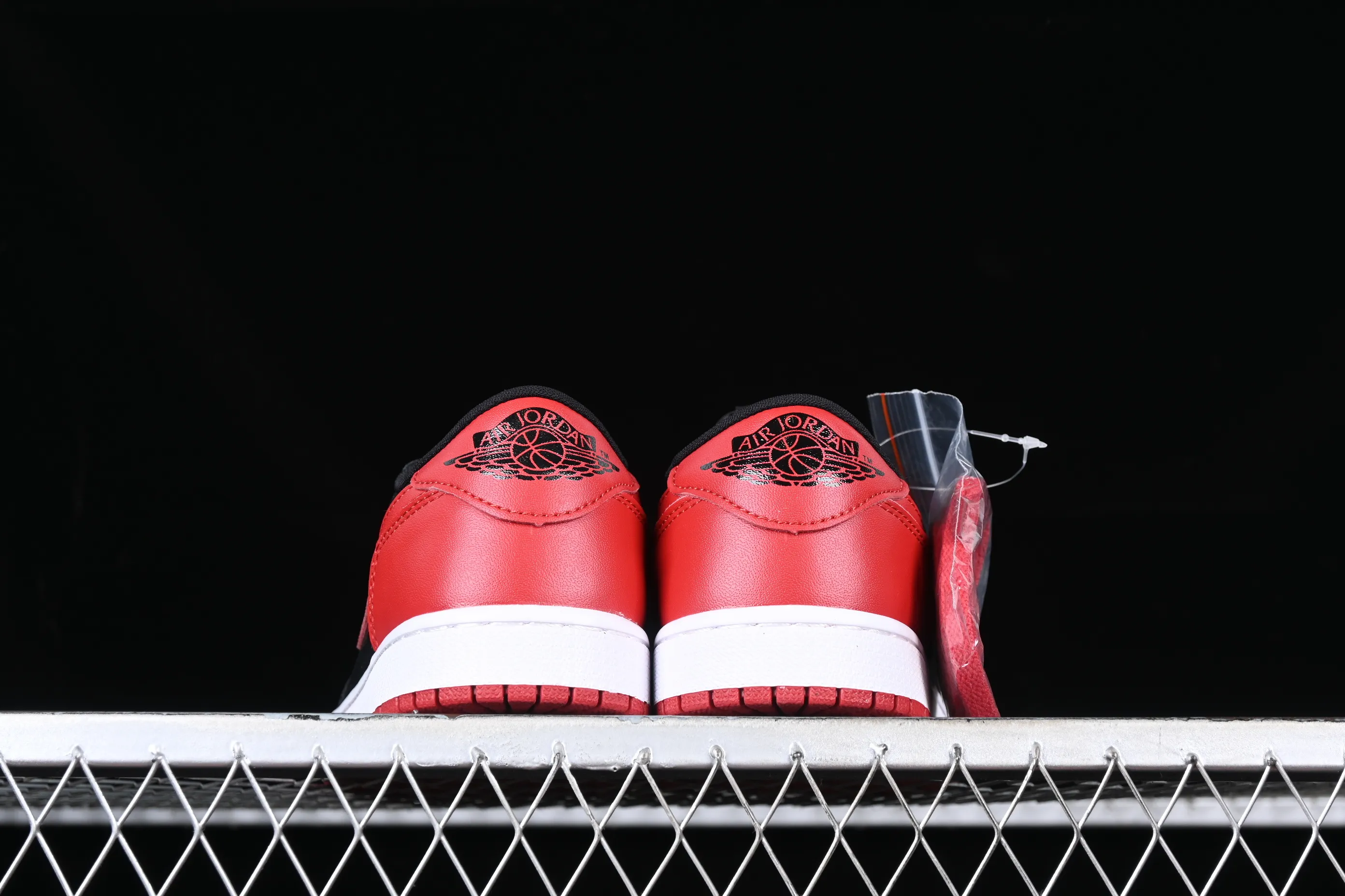 All categories Air Jordan Jordan series basketball shoes Air Jordan 1 Low Z version Air Jordan 1 Low OG "Bred" AJ1 Joe 1 black and red low-top basketball shoes 705329-001